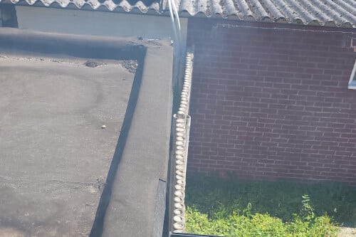 Rook lekt langs overkapping rookproef