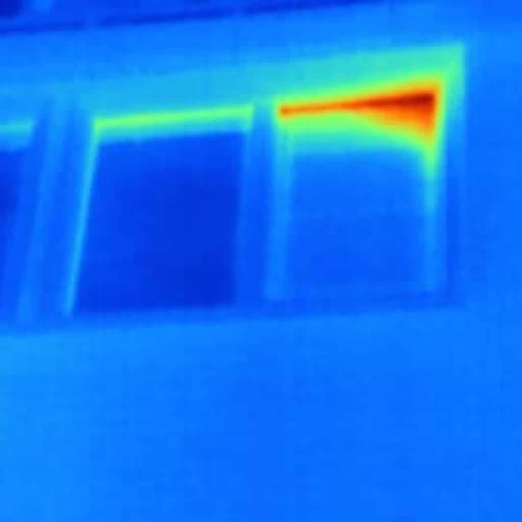 Thermografische scan van kozijn en raam met warmtelek